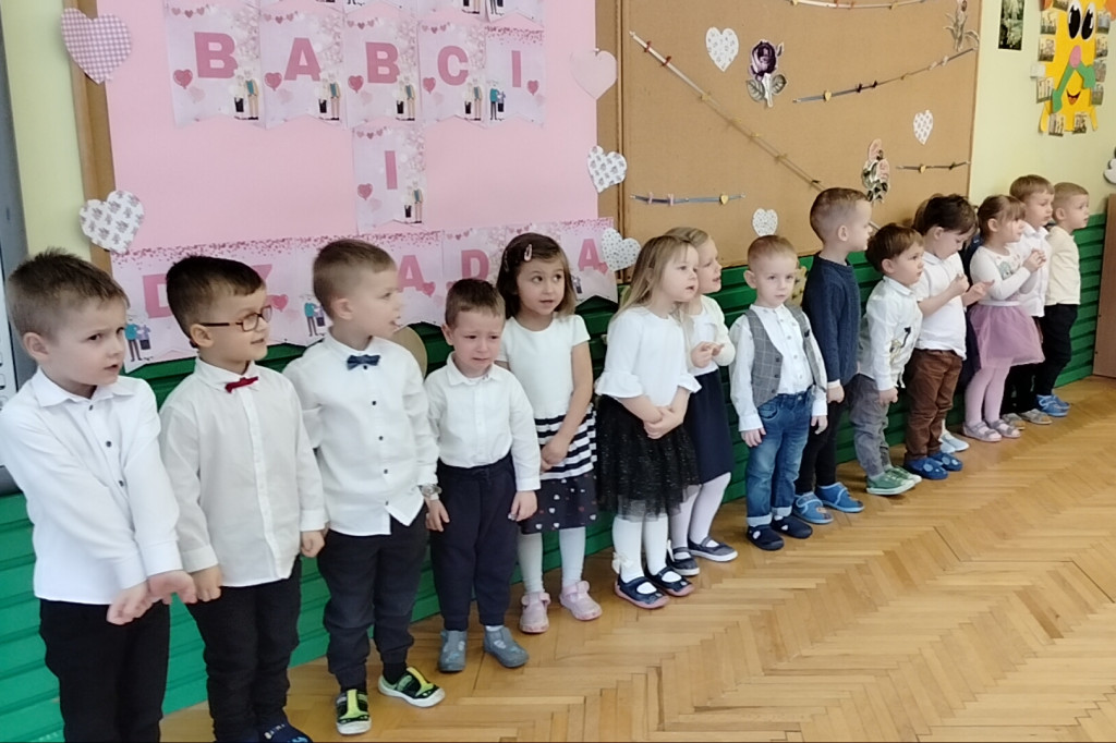 Łowicz. Dzień Babci i Dziadka w przedszkolu „Pod Świerkami”