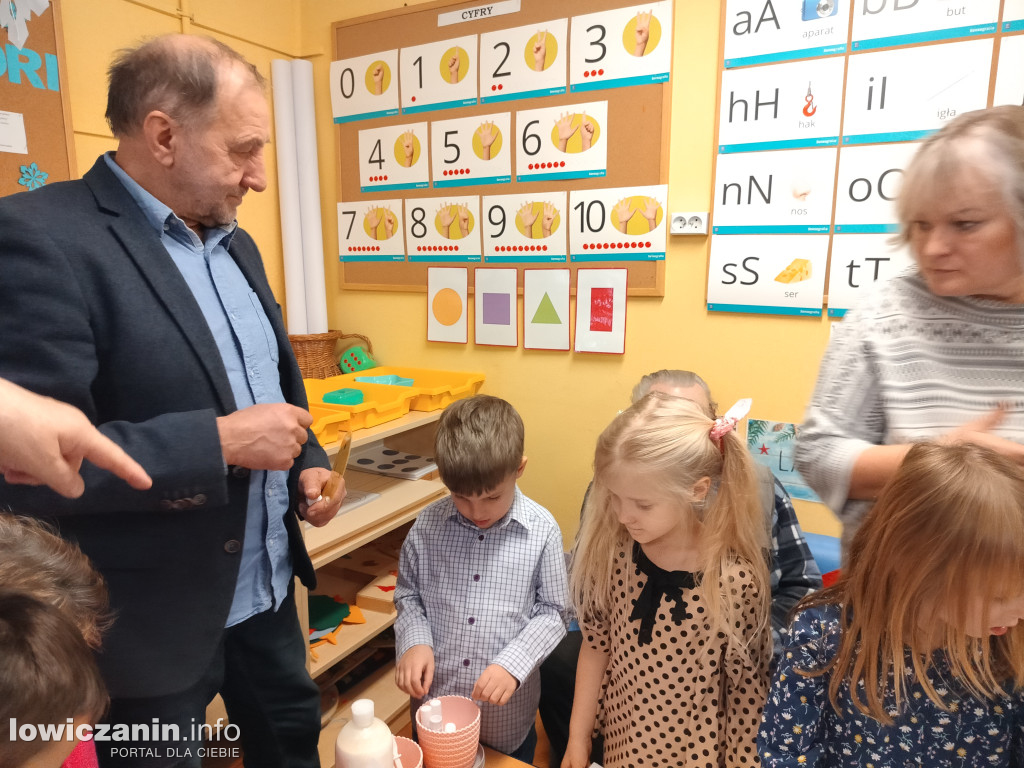 Łowicz. Dzień Babci i Dziadka w przedszkolu „Pod Świerkami”