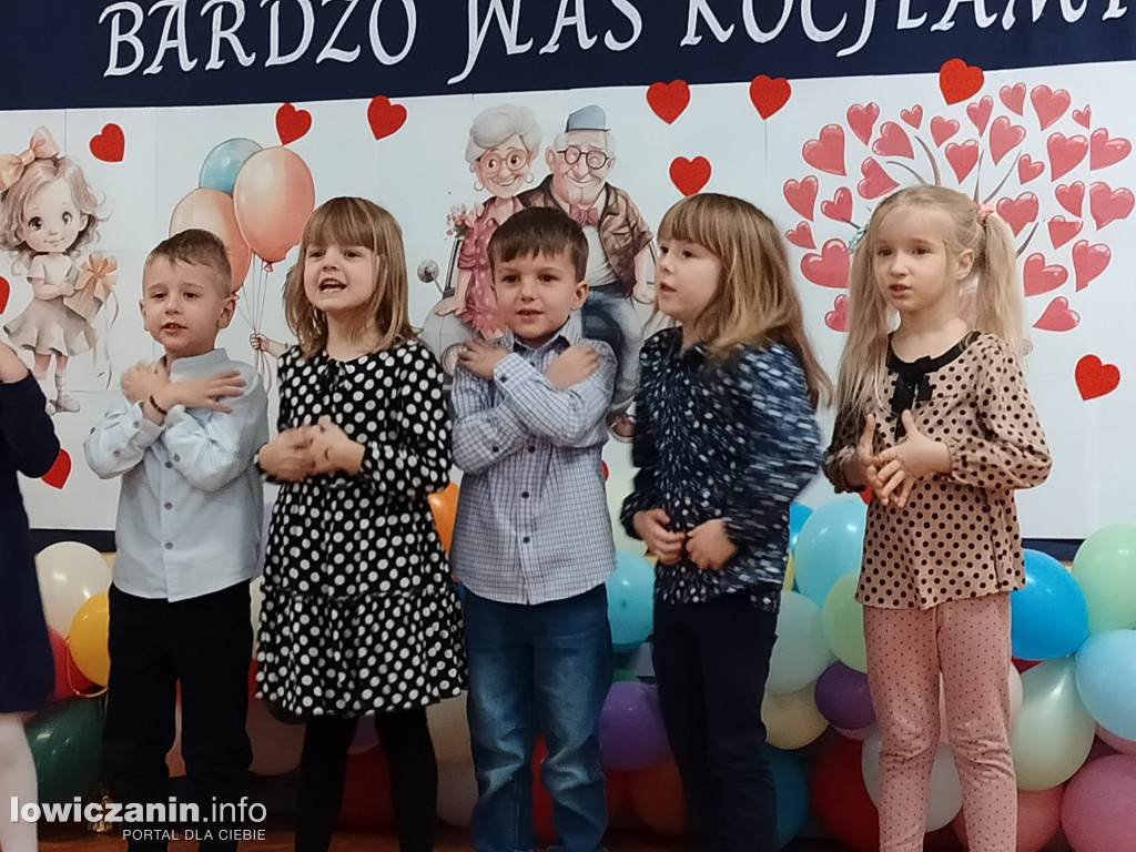 Łowicz. Dzień Babci i Dziadka w przedszkolu „Pod Świerkami”