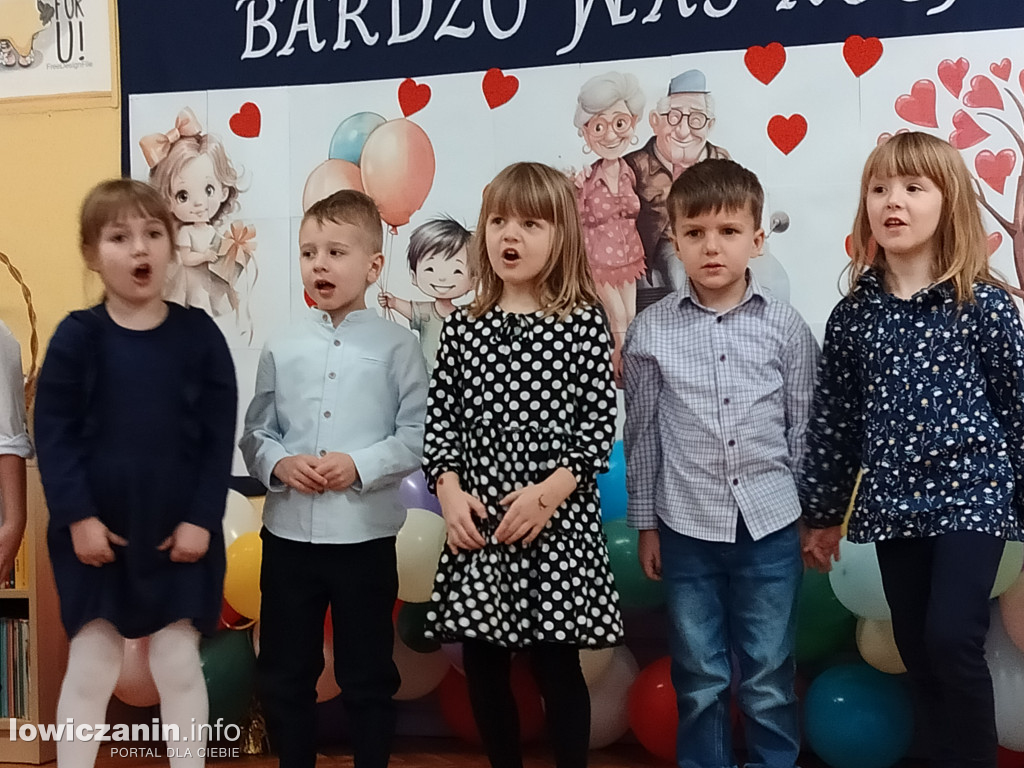 Łowicz. Dzień Babci i Dziadka w przedszkolu „Pod Świerkami”