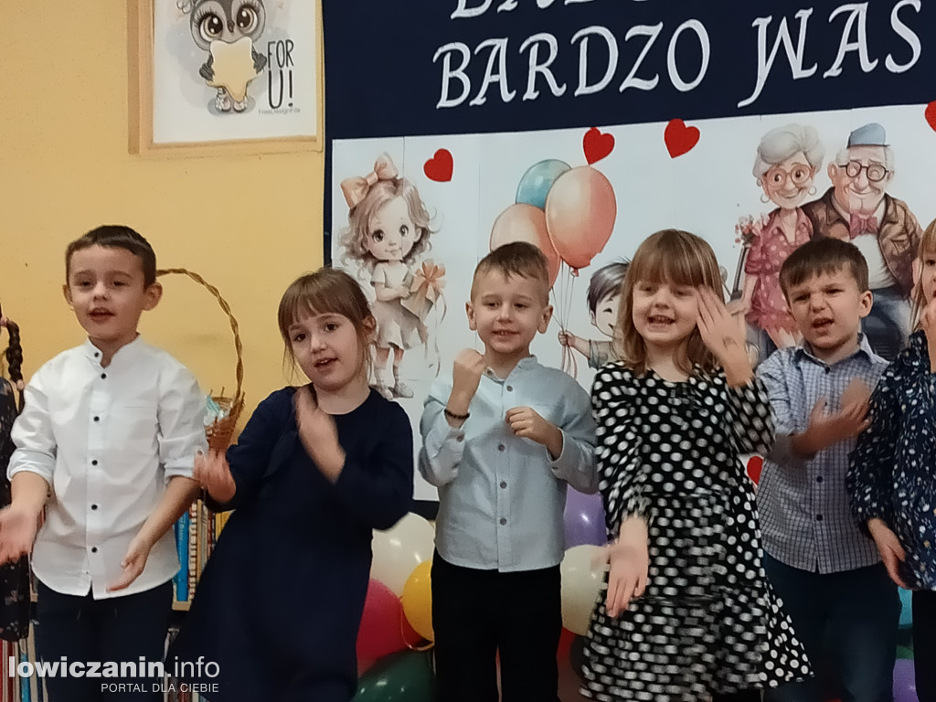 Łowicz. Dzień Babci i Dziadka w przedszkolu „Pod Świerkami”