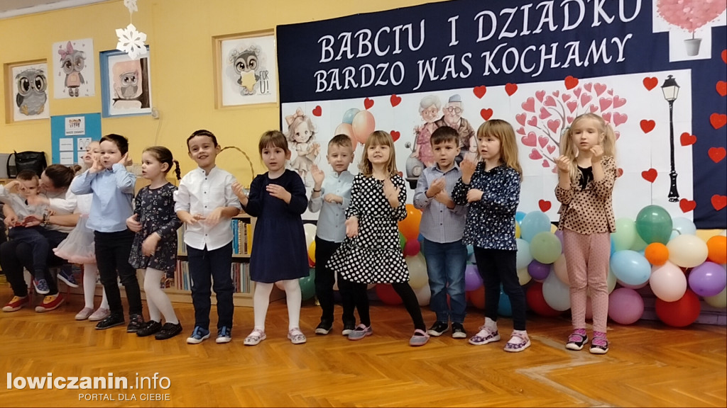 Łowicz. Dzień Babci i Dziadka w przedszkolu „Pod Świerkami”