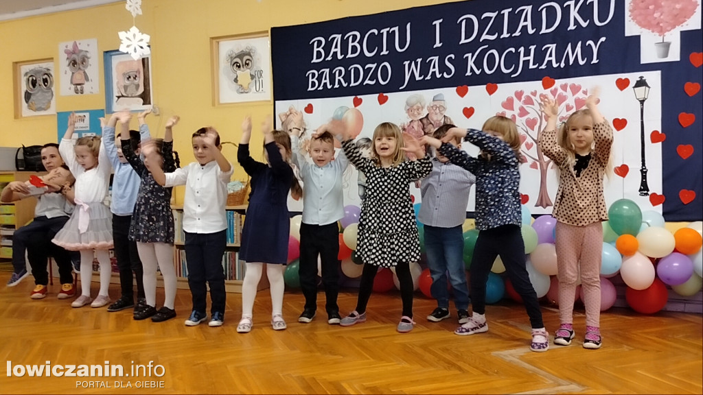 Łowicz. Dzień Babci i Dziadka w przedszkolu „Pod Świerkami”