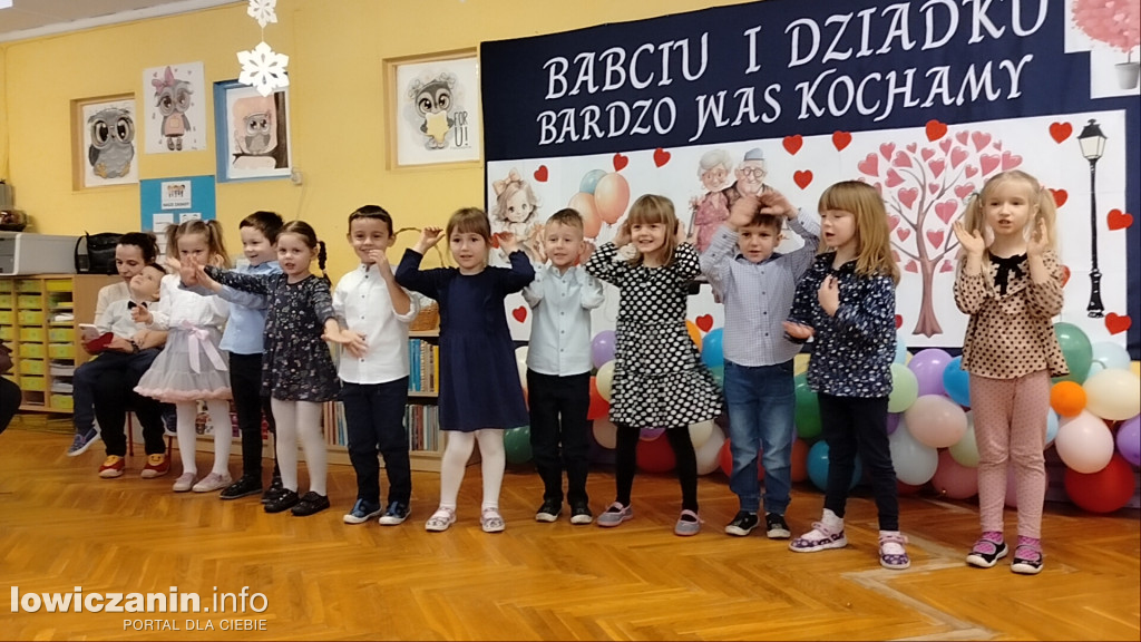 Łowicz. Dzień Babci i Dziadka w przedszkolu „Pod Świerkami”