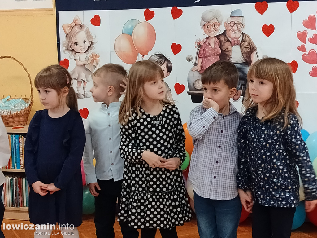 Łowicz. Dzień Babci i Dziadka w przedszkolu „Pod Świerkami”