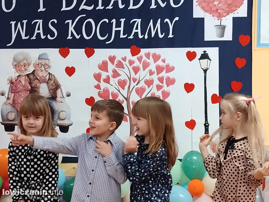 Łowicz. Dzień Babci i Dziadka w przedszkolu „Pod Świerkami”
