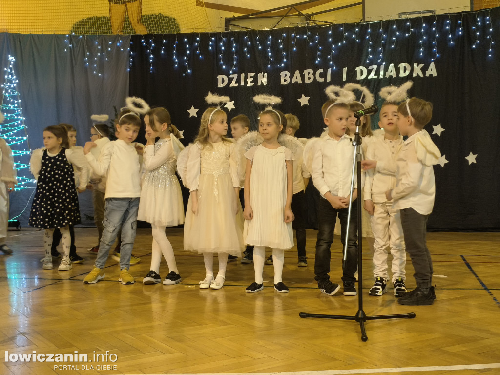 SP 3 Łowicz. Dzień Babci i Dziadka 2024