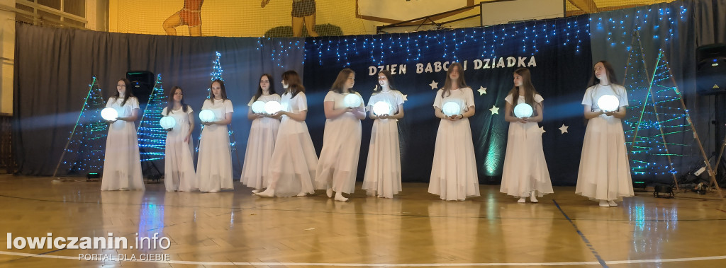SP 3 Łowicz. Dzień Babci i Dziadka 2024