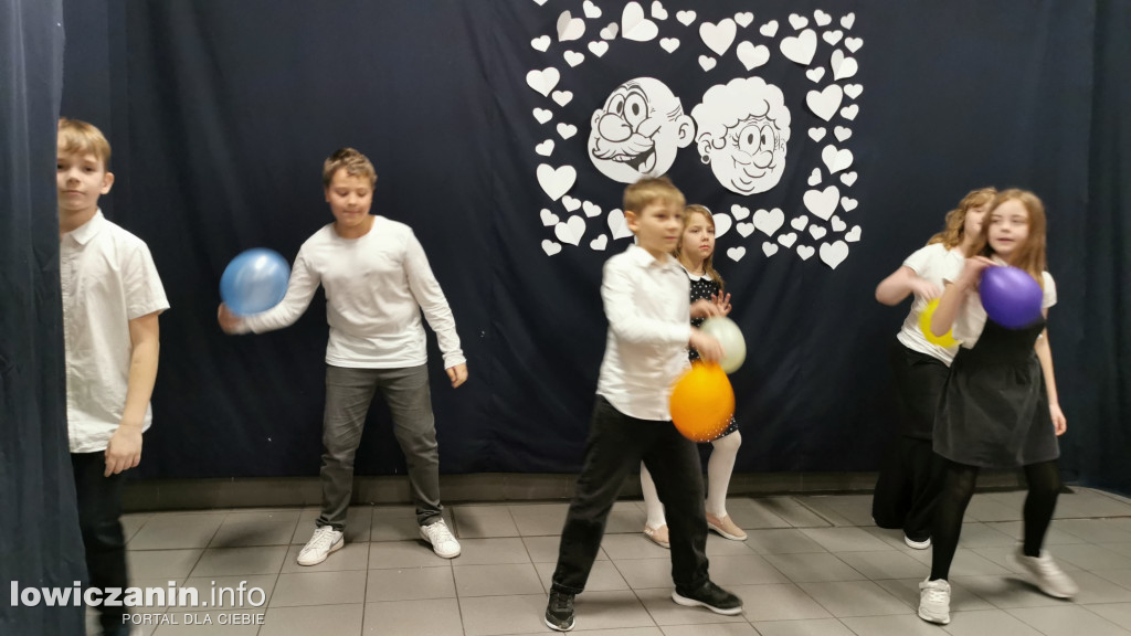 Dzień Babci i Dziadka w szkole w Łaguszewie