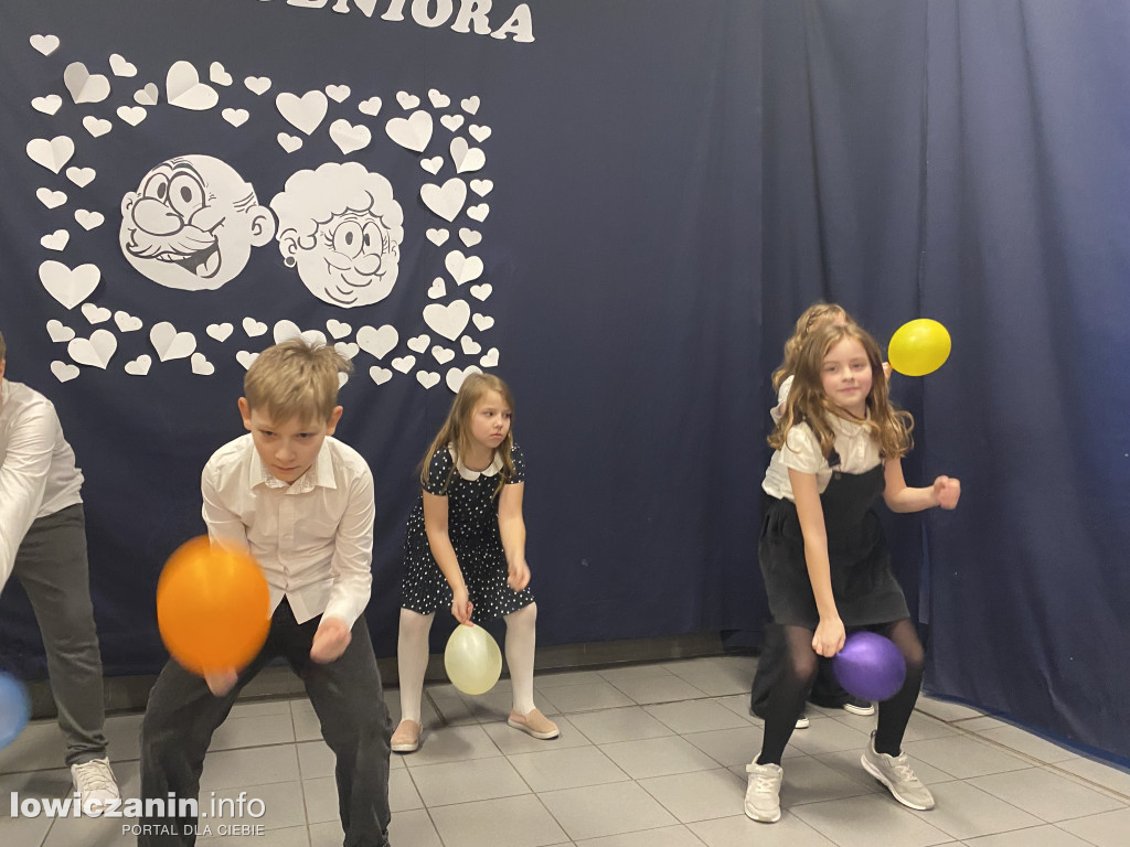 Dzień Babci i Dziadka w szkole w Łaguszewie