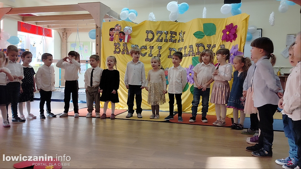 Łowicz. Dzień Babci i Dziadka w przedszkolu Jaś i Małgosia