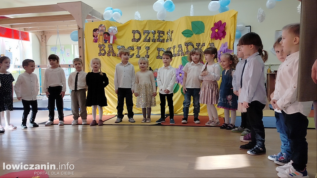 Łowicz. Dzień Babci i Dziadka w przedszkolu Jaś i Małgosia
