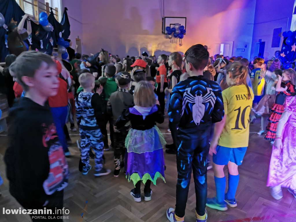 Zabawa karnawałowa w Szkole Podstawowej nr 1 w Łowiczu