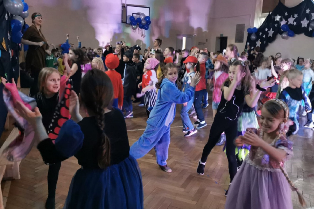 Zabawa karnawałowa w Szkole Podstawowej nr 1 w Łowiczu