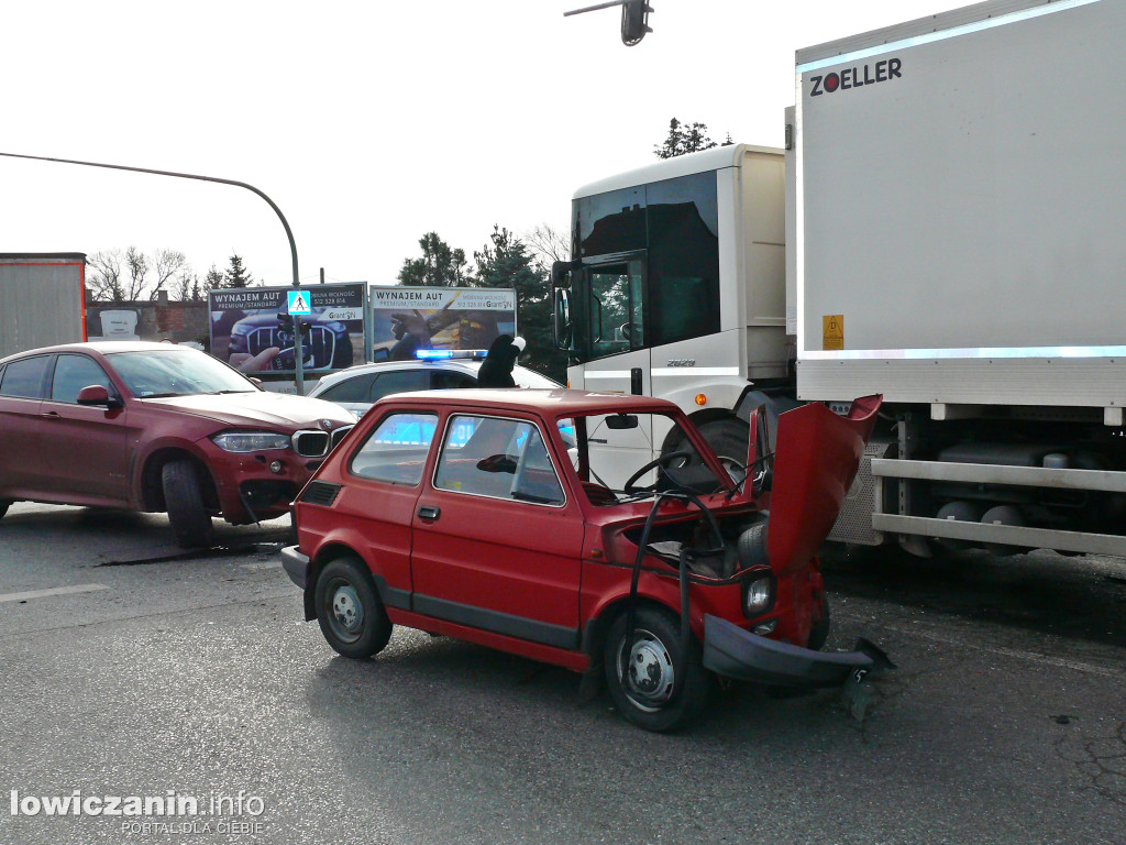 Wypadek na ruchliwym skrzyżowaniu w Łowiczu