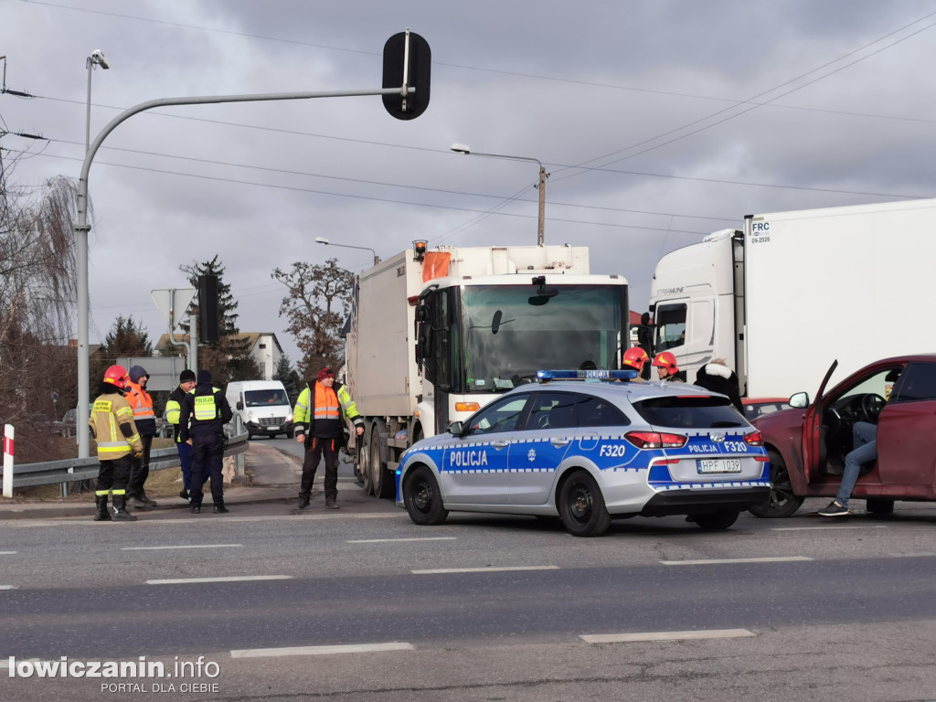 Wypadek na ruchliwym skrzyżowaniu w Łowiczu