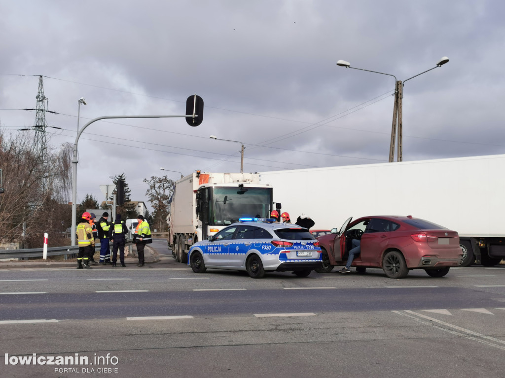 Wypadek na ruchliwym skrzyżowaniu w Łowiczu