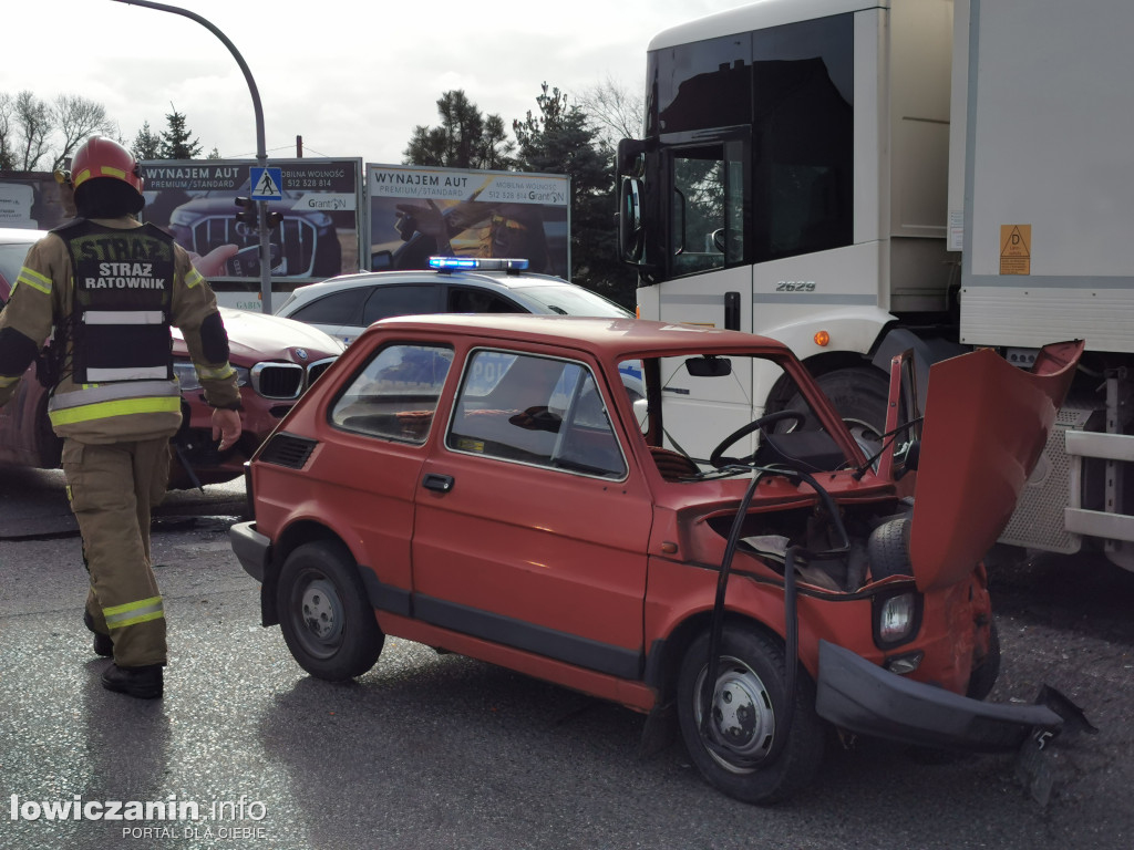 Wypadek na ruchliwym skrzyżowaniu w Łowiczu