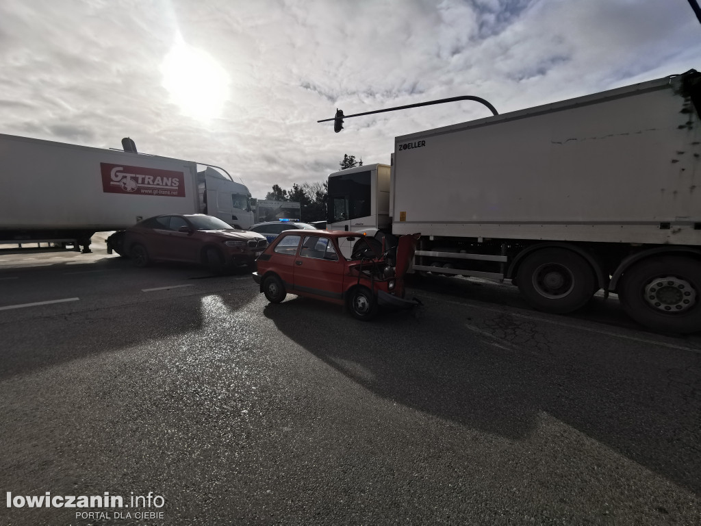 Wypadek na ruchliwym skrzyżowaniu w Łowiczu