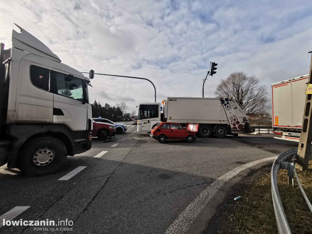 Wypadek na ruchliwym skrzyżowaniu w Łowiczu