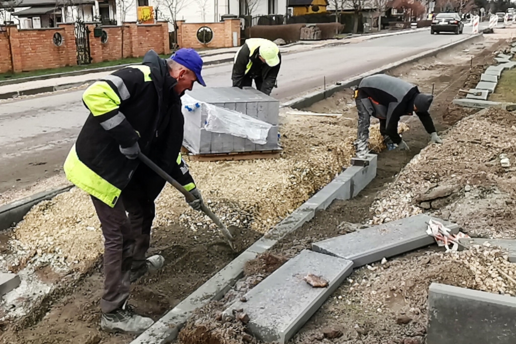 Budowa ścieżki rowerowej przez Zielkowice