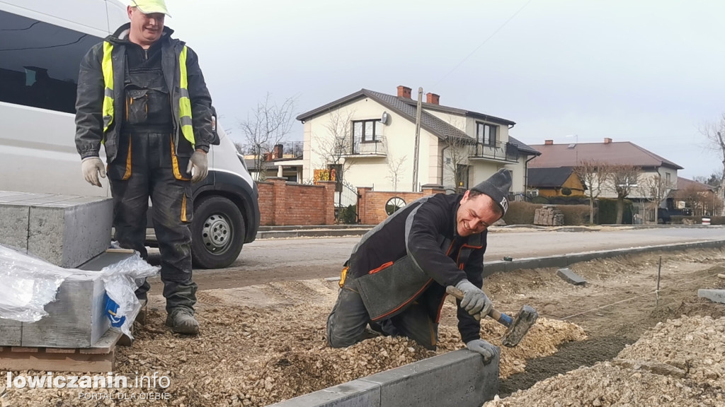 Budowa ścieżki rowerowej przez Zielkowice