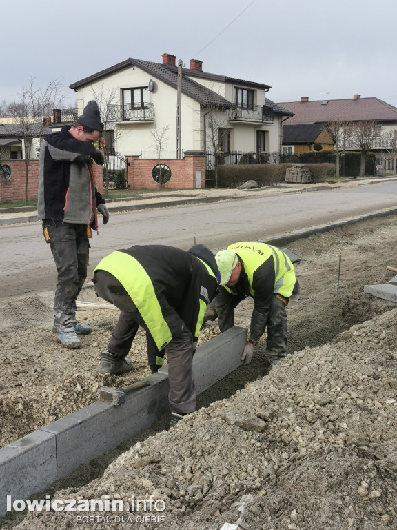 Budowa ścieżki rowerowej przez Zielkowice