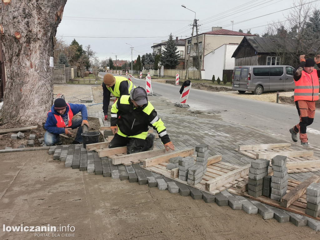 Budowa ścieżki rowerowej przez Zielkowice