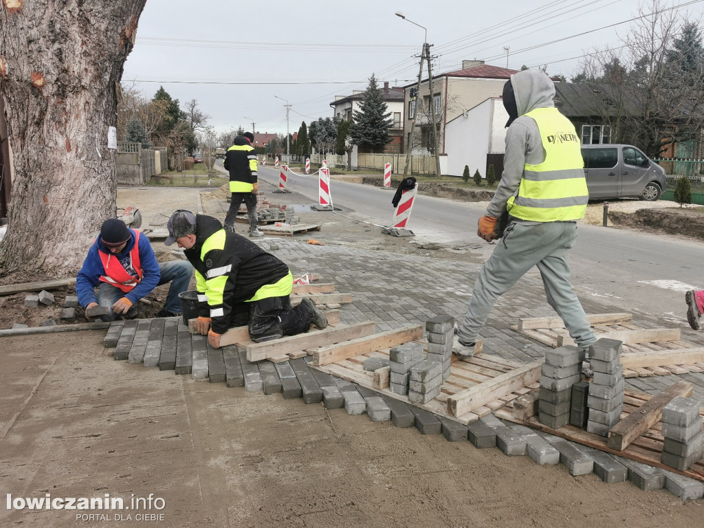 Budowa ścieżki rowerowej przez Zielkowice