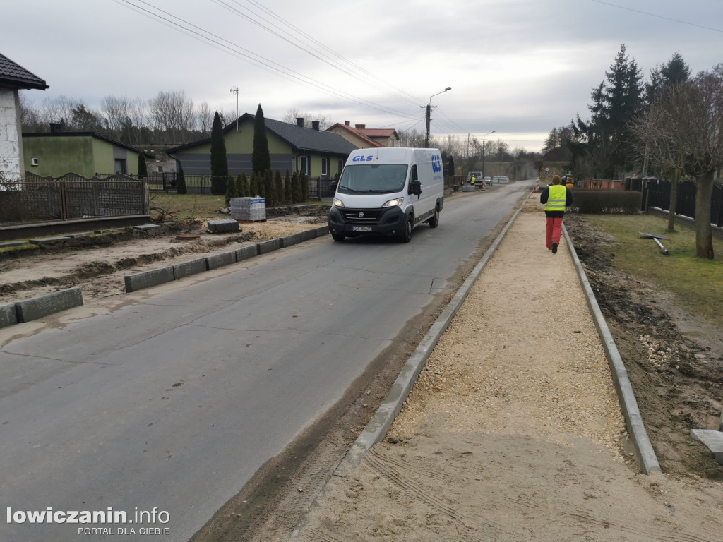 Budowa ścieżki rowerowej przez Zielkowice