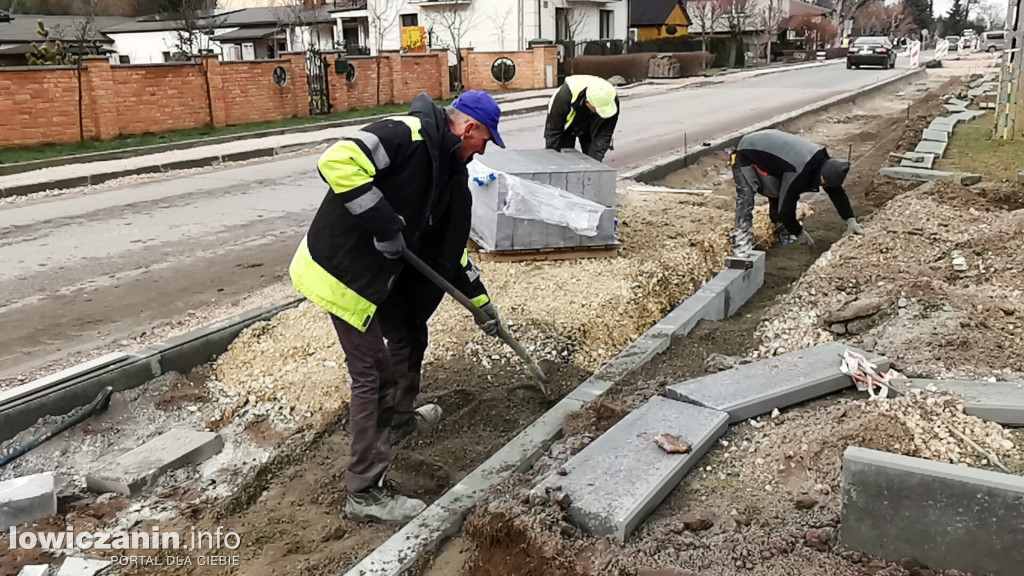 Budowa ścieżki rowerowej przez Zielkowice