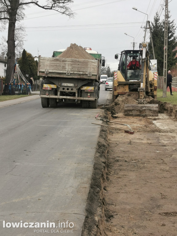 Budowa ścieżki rowerowej przez Zielkowice