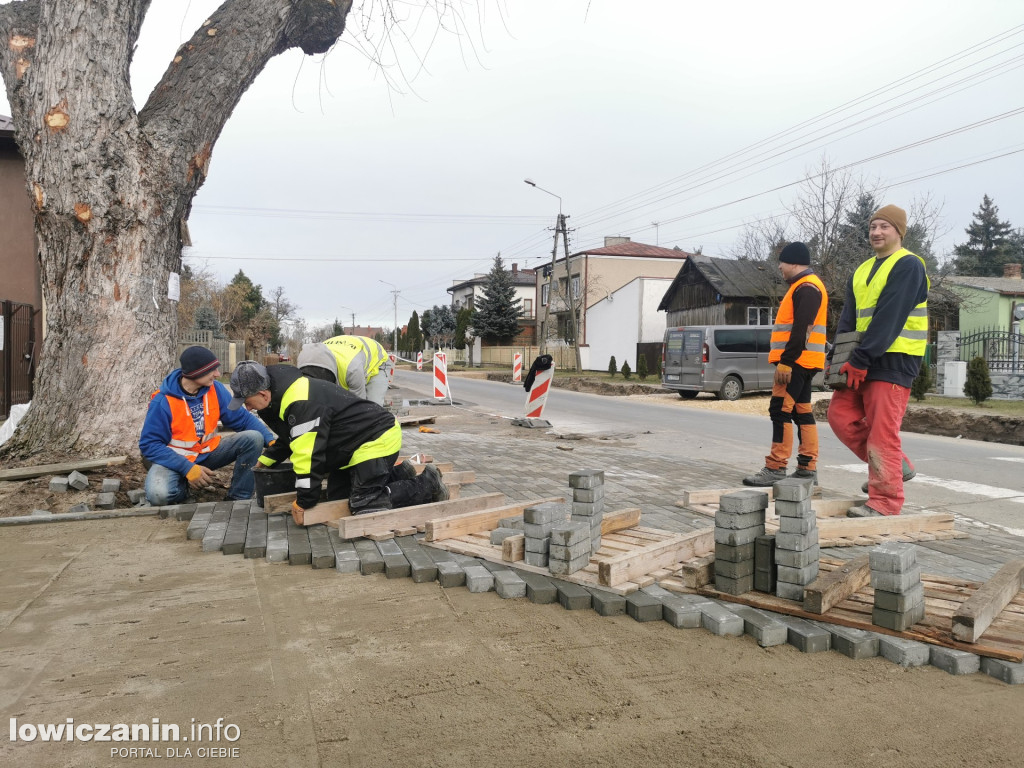 Budowa ścieżki rowerowej przez Zielkowice
