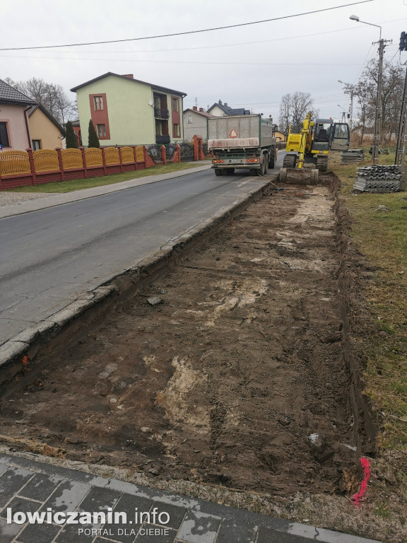 Budowa ścieżki rowerowej przez Zielkowice