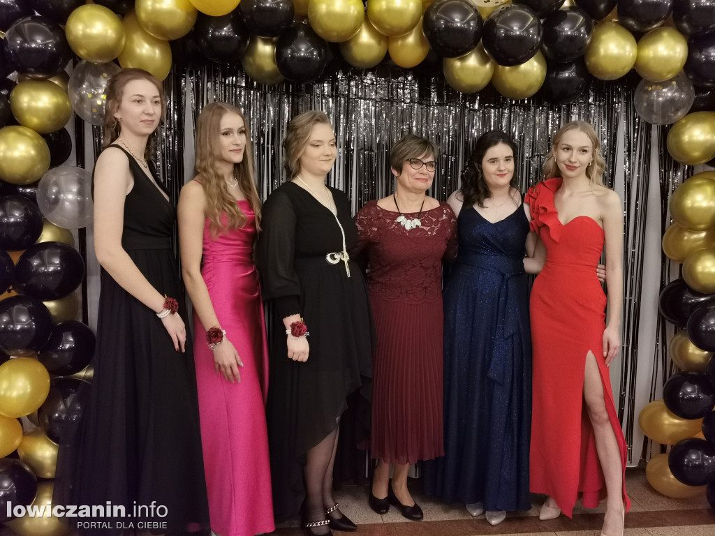 Studniówka maturzystów z Zespołu Szkół w Bolimowie.