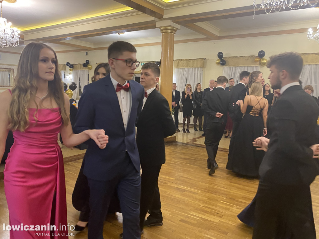 Studniówka maturzystów z Zespołu Szkół w Bolimowie.