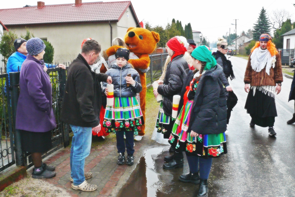 Chodzenie z Misiem w gminie Nieborów