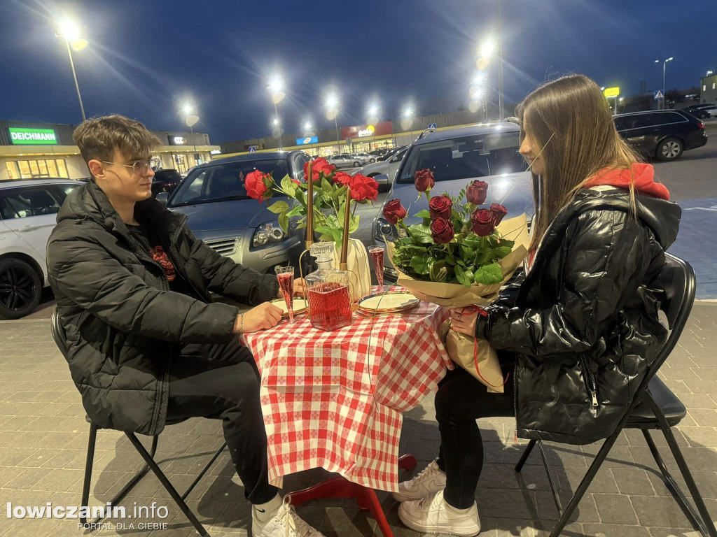Randka na parkingu centrum handlowego w Łowiczu?