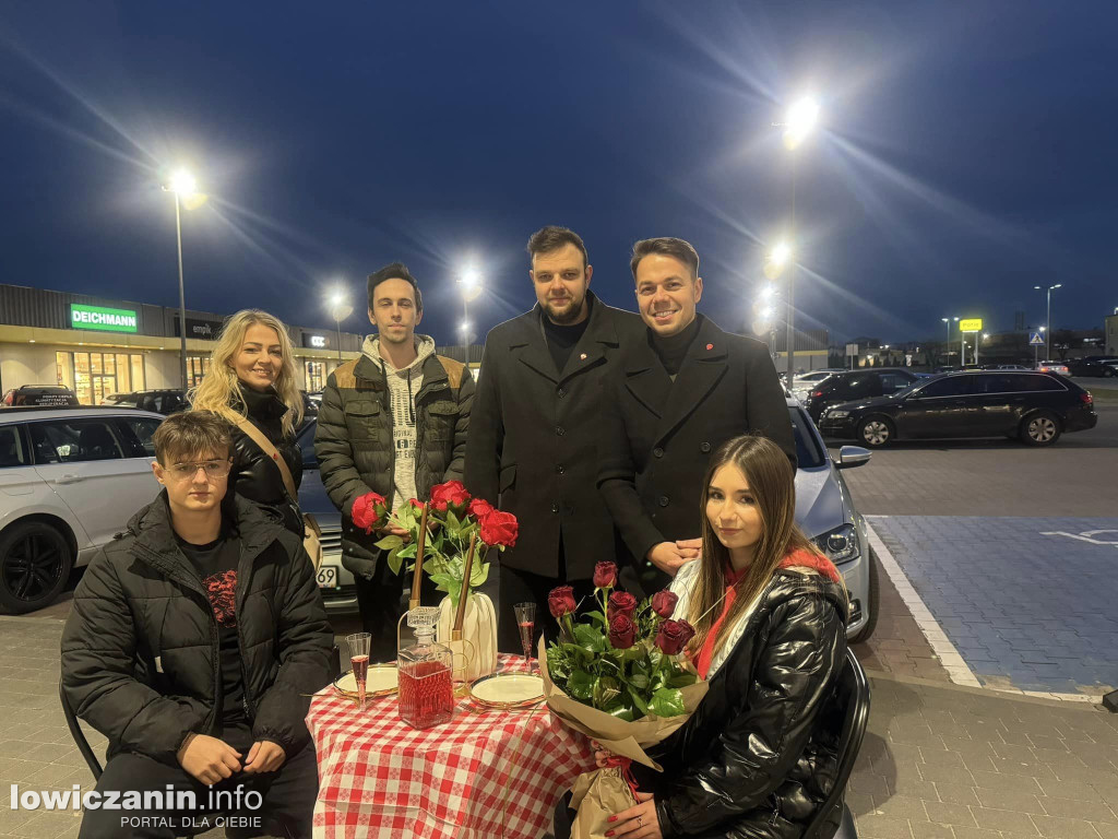 Randka na parkingu centrum handlowego w Łowiczu?