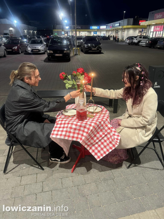 Randka na parkingu centrum handlowego w Łowiczu?