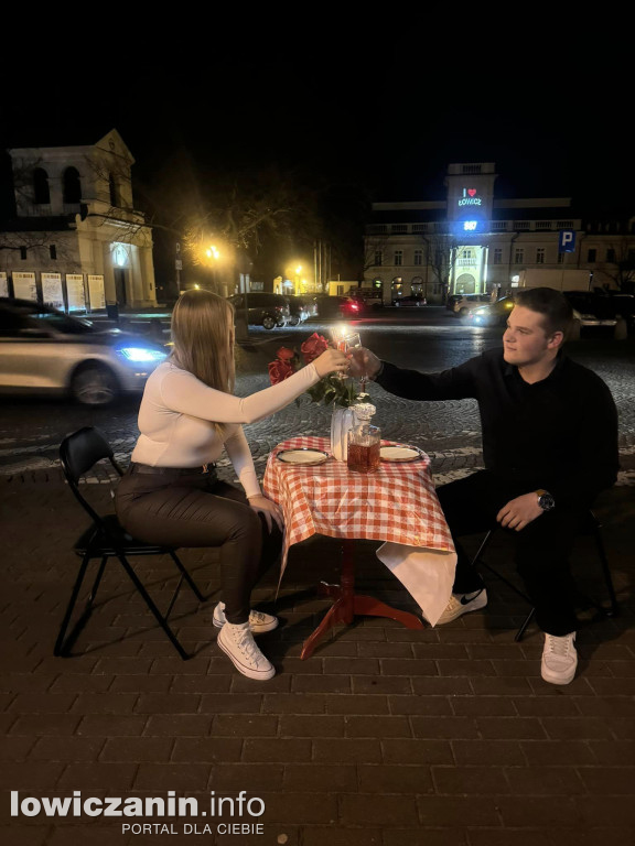 Randka na parkingu centrum handlowego w Łowiczu?