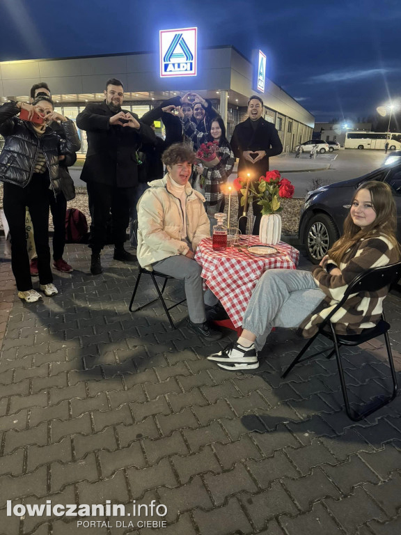 Randka na parkingu centrum handlowego w Łowiczu?