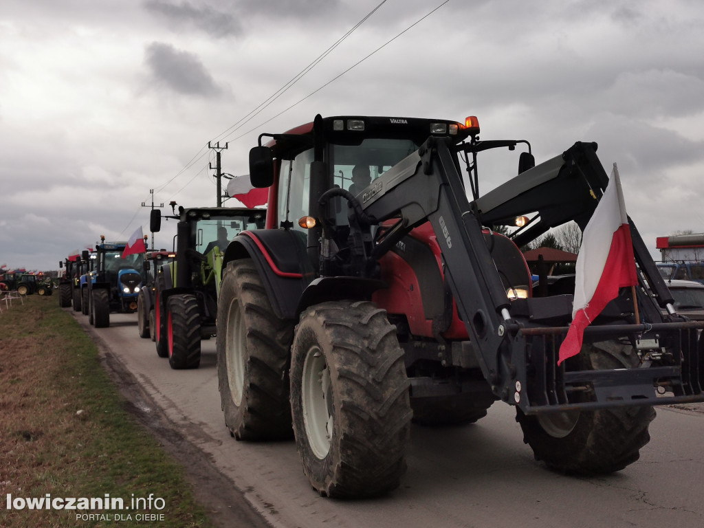 Traktory blokują DK 70 w stronę Skierniewic