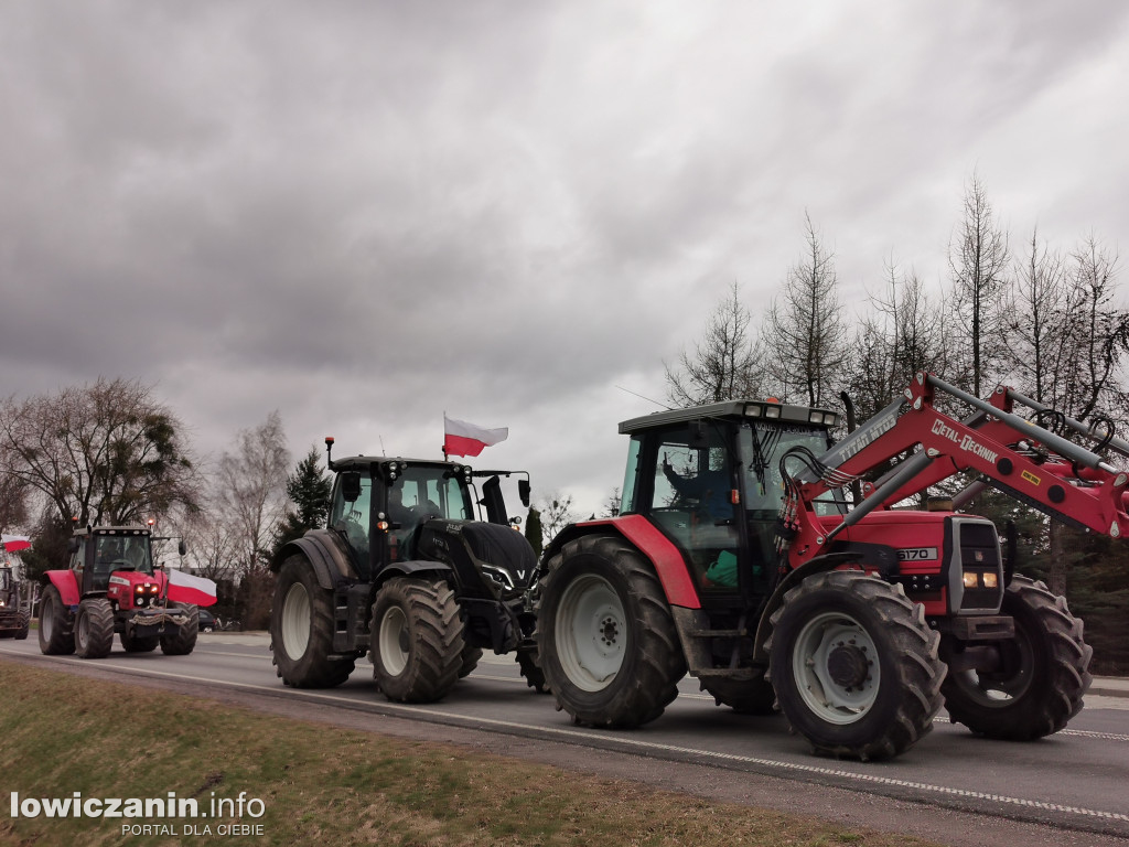 Traktory blokują DK 70 w stronę Skierniewic