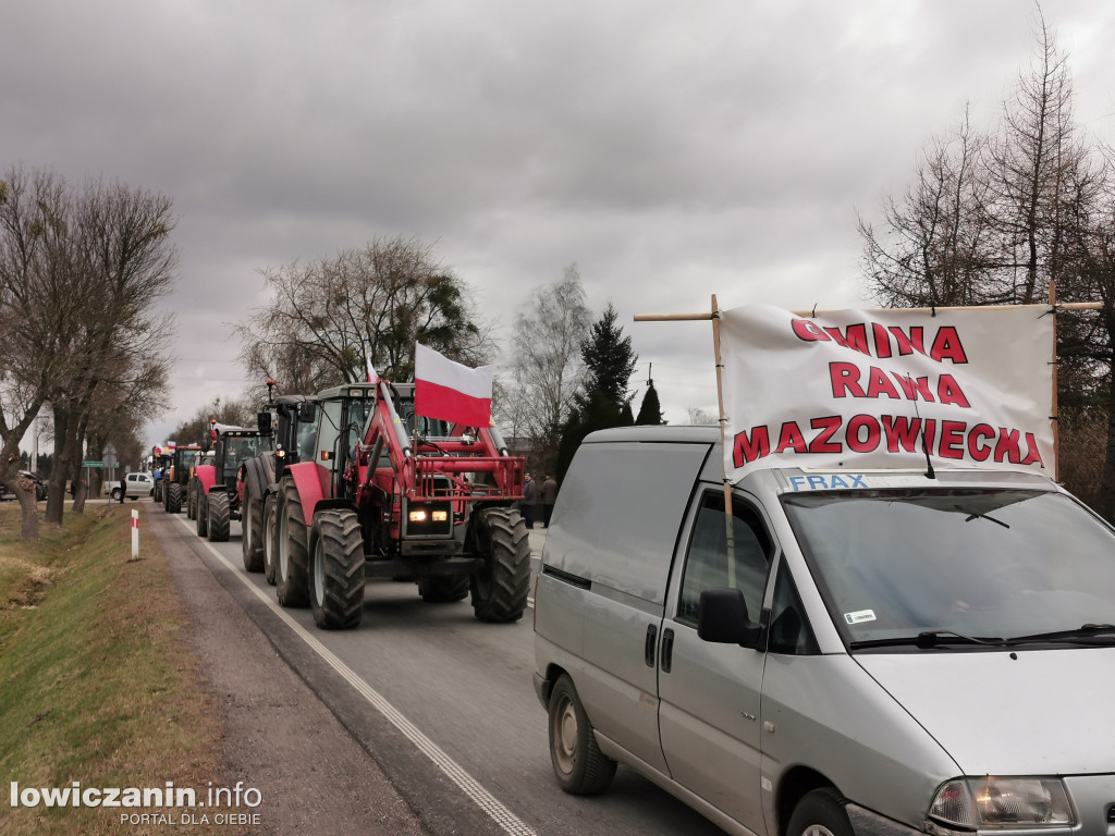 Traktory blokują DK 70 w stronę Skierniewic