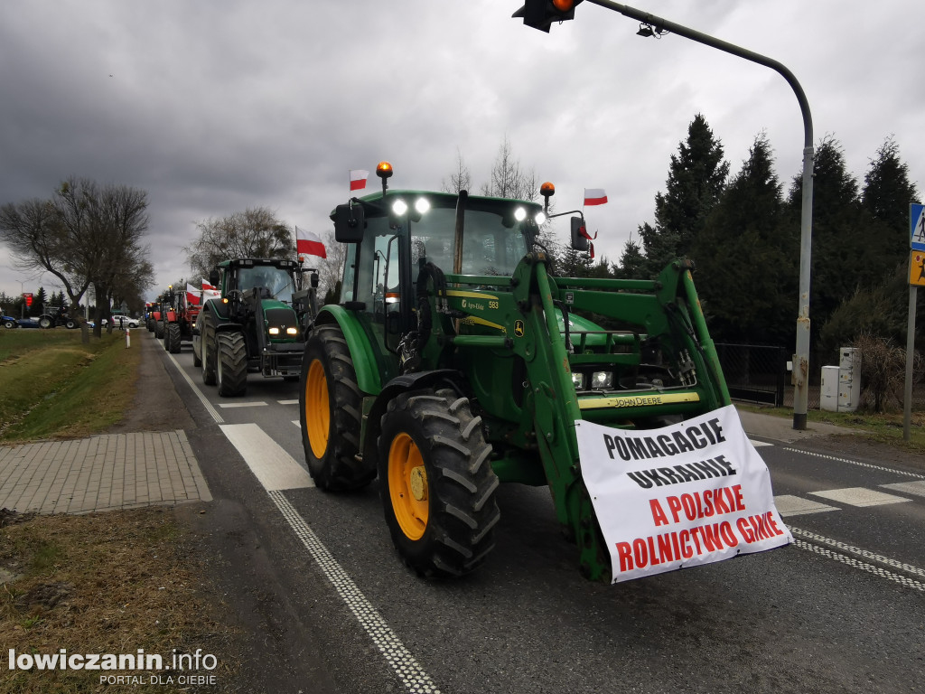 Traktory blokują DK 70 w stronę Skierniewic
