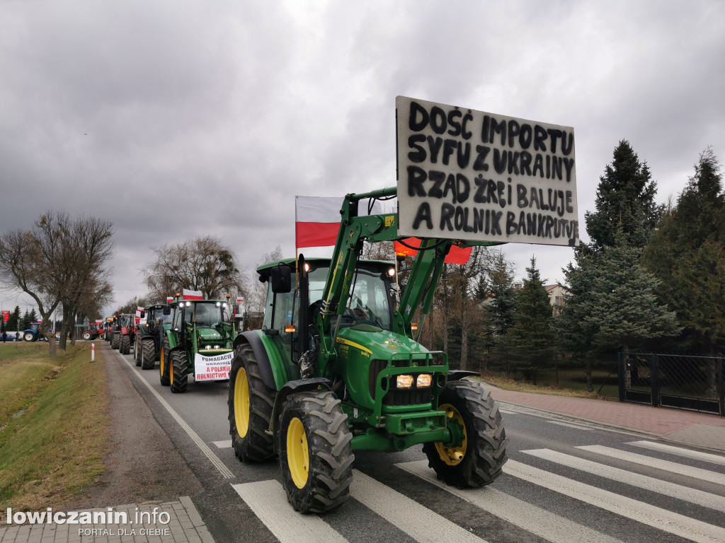 Traktory blokują DK 70 w stronę Skierniewic