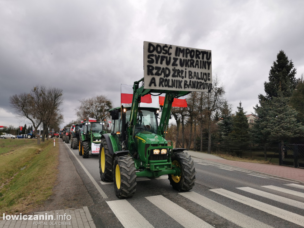 Traktory blokują DK 70 w stronę Skierniewic