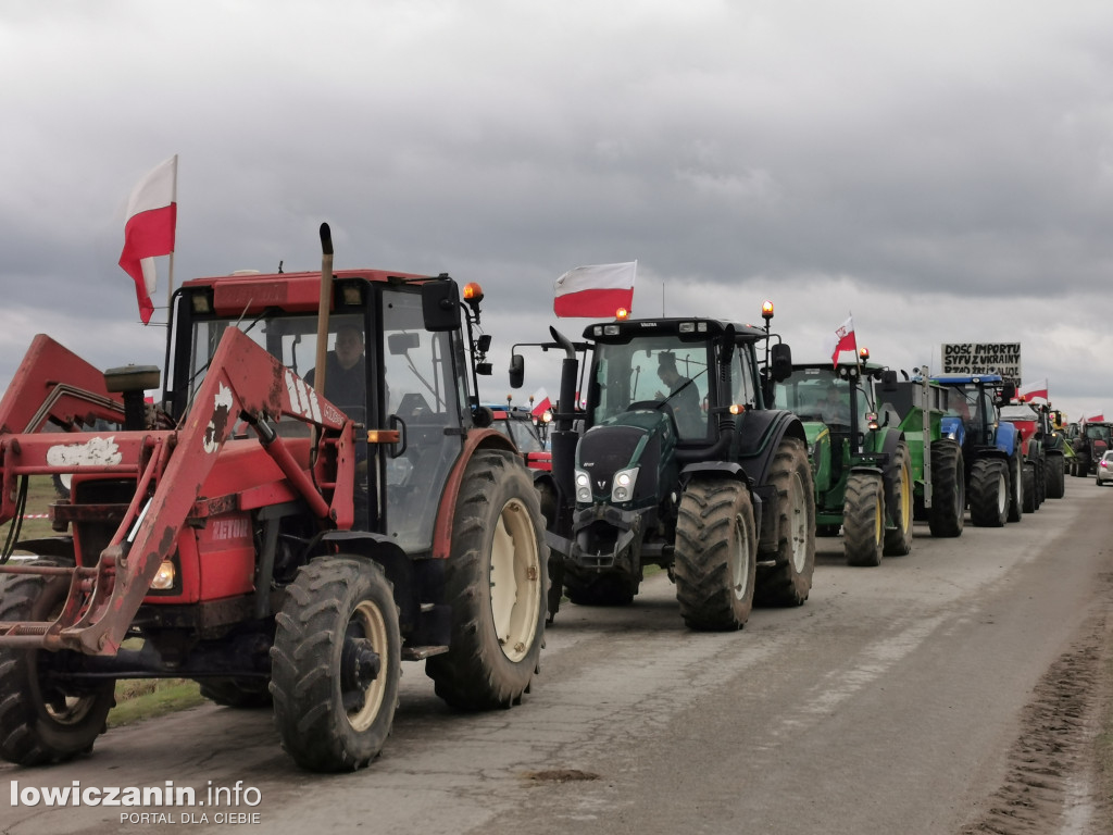 Traktory blokują DK 70 w stronę Skierniewic