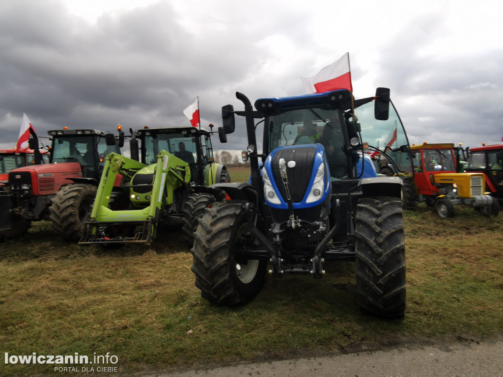Traktory blokują DK 70 w stronę Skierniewic